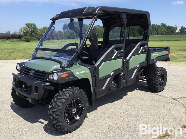 2025-john-deere-gator-image-1