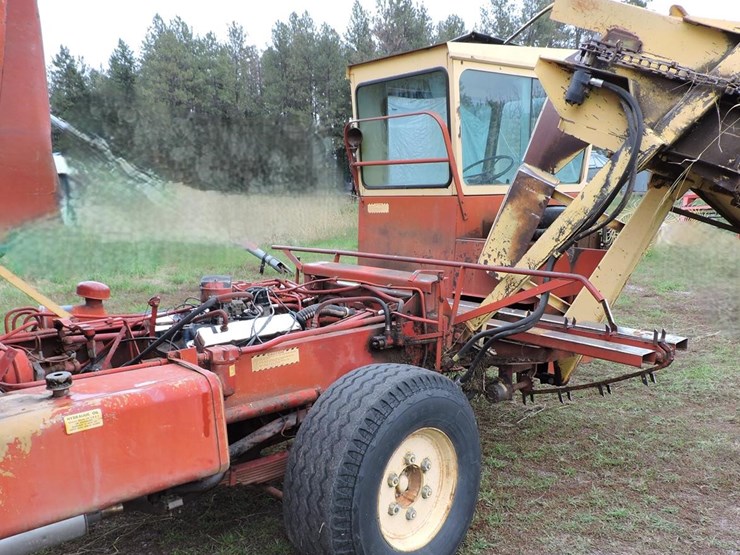 new-holland-1049-image-5