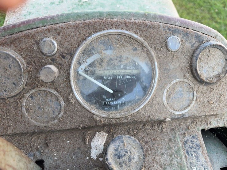 john-deere-4010-image-16
