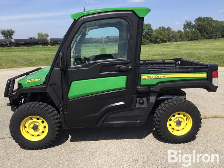 2019-john-deere-gator-image-8