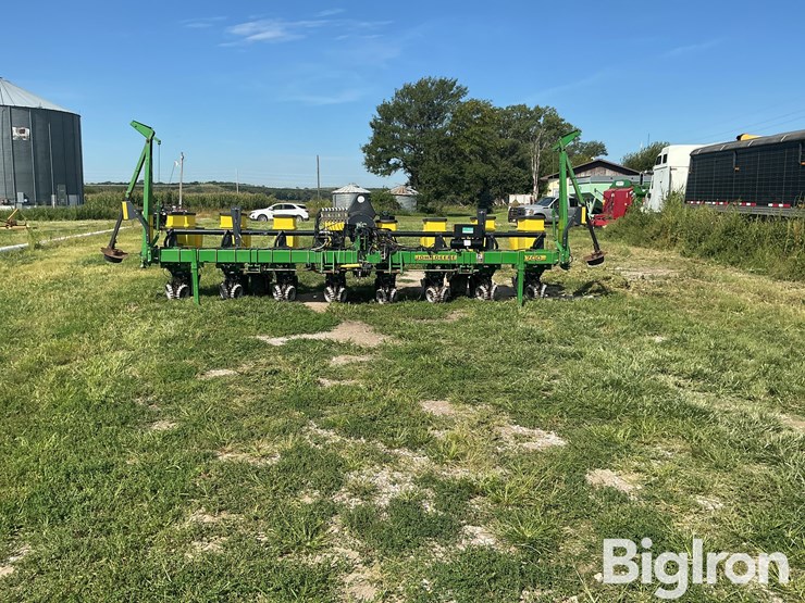 john-deere-1700-image-2