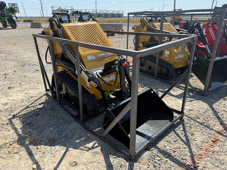 #83-•-unused-2026-agt-mx-crt23-stand-on-tracked-loader-mxcrt232026j00585-inv#4564-image-2