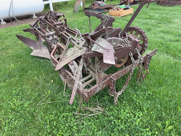avery-3-bottom-self-lift-plow-image-3
