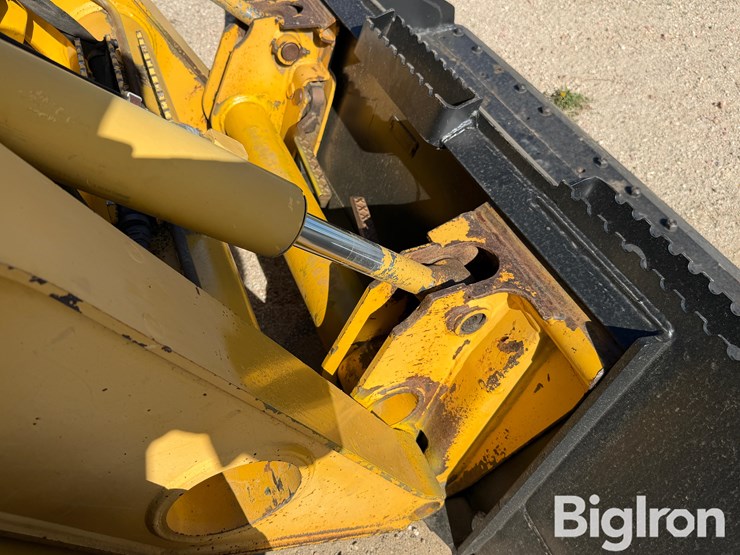 john-deere-325-image-16