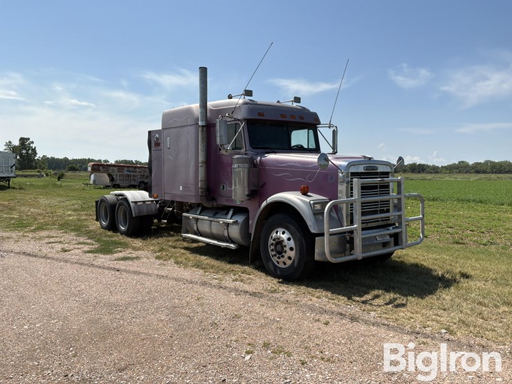 2003-freightliner-fld120-image-3