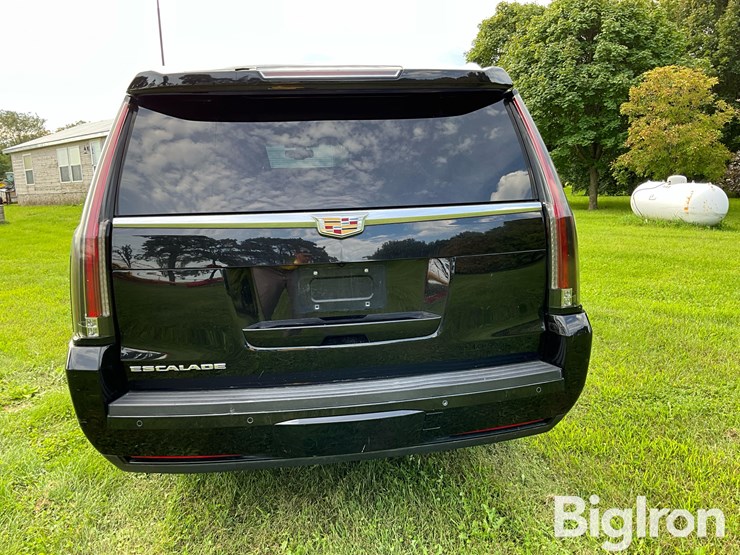 2015-cadillac-escalade-esv-image-6