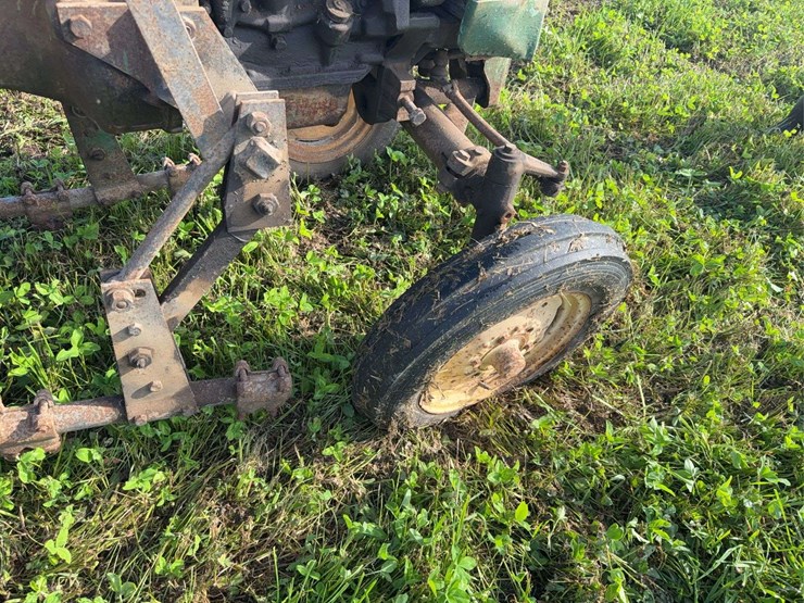 john-deere-330-image-13