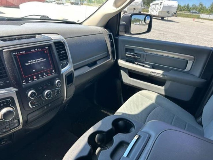 2019-ram-1500-slt-image-15