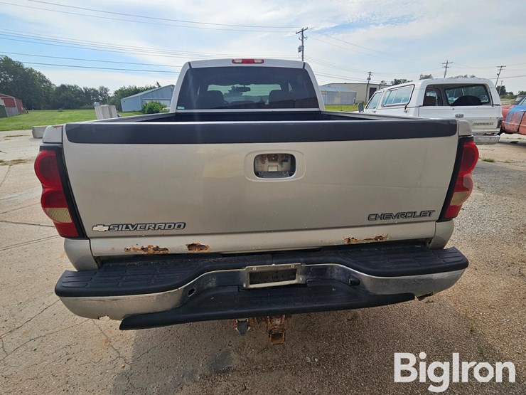 2004-chevrolet-silverado-2500-image-6