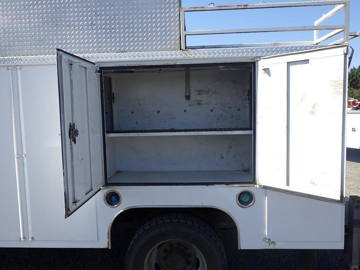 2011-ford-f550-image-18