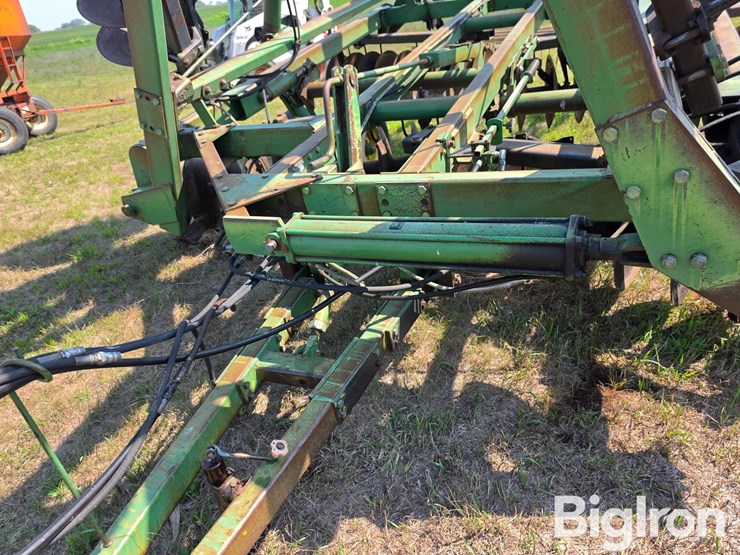 john-deere-235-image-15