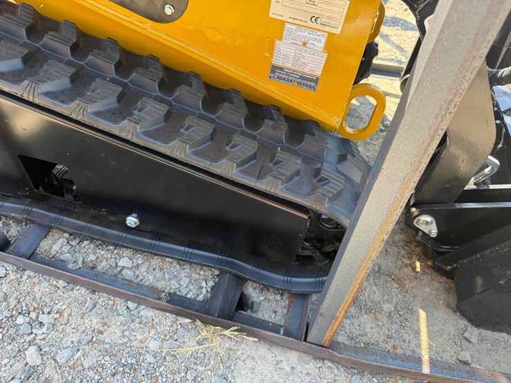 #83-•-unused-2026-agt-mx-crt23-stand-on-tracked-loader-mxcrt232026j00585-inv#4564-image-14