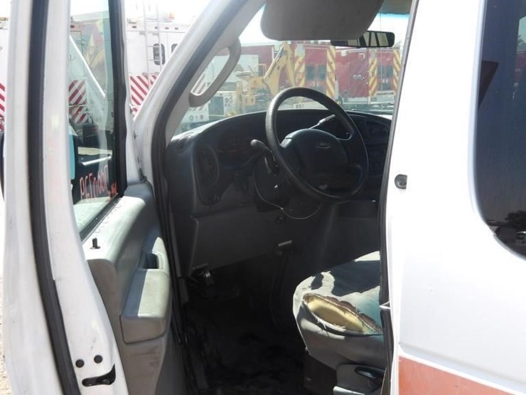 2006-ford-e350-image-18