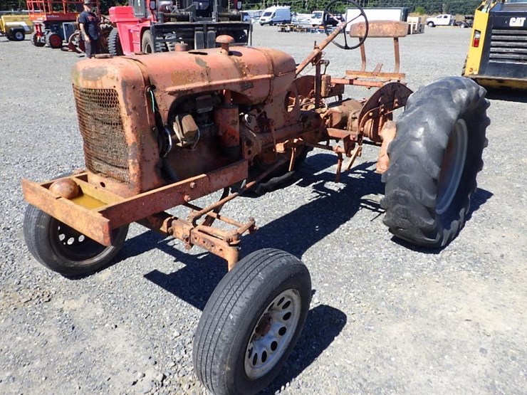 allis-chalmers-model-b-tractor-image-1