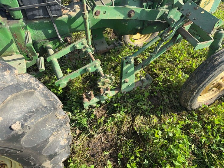 john-deere-320-image-12