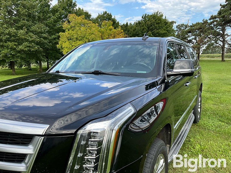 2015-cadillac-escalade-esv-image-9