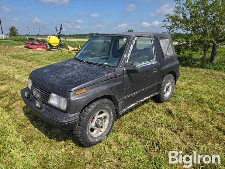 1995-chevrolet-tracker-image-1