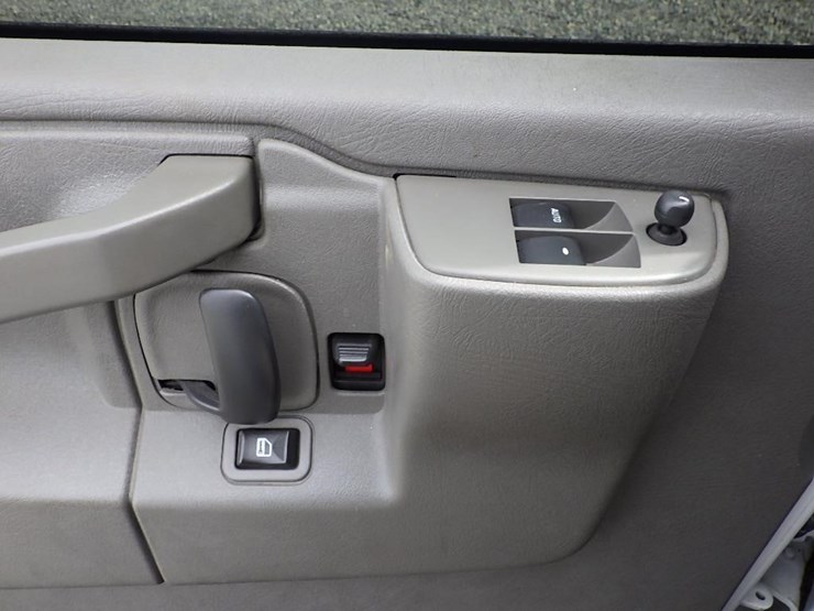 2017-utility-van-image-35