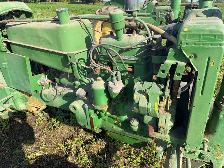 john-deere-330-image-4