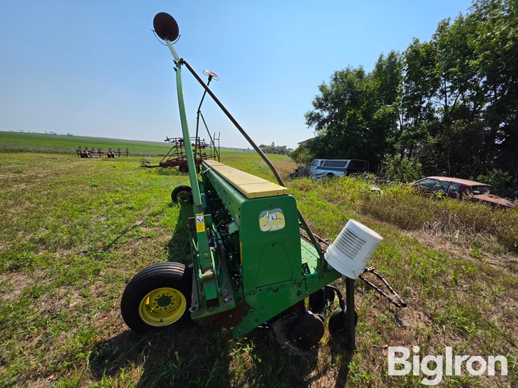 john-deere-520-image-8