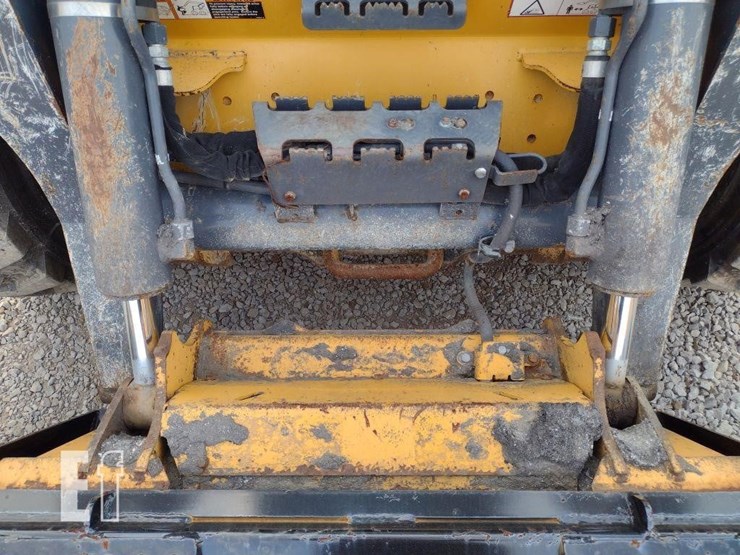 2019-deere-332g-image-18