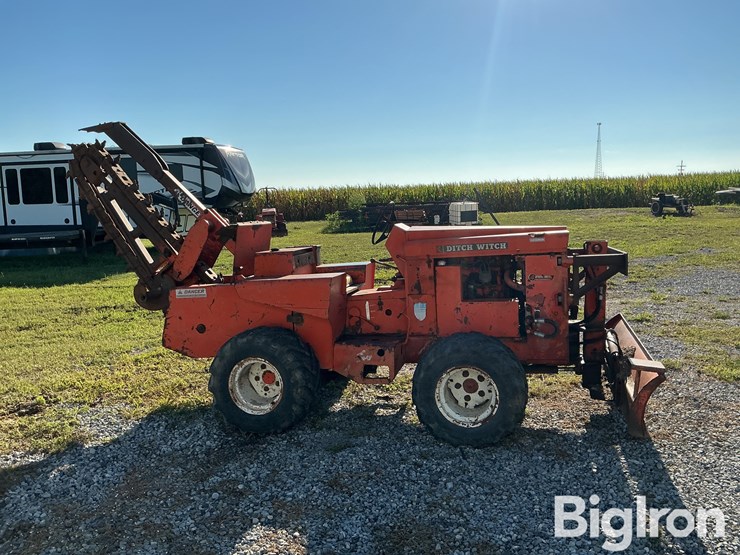 ditch-witch-r65-2-image-4