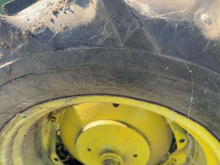 john-deere-330-image-18