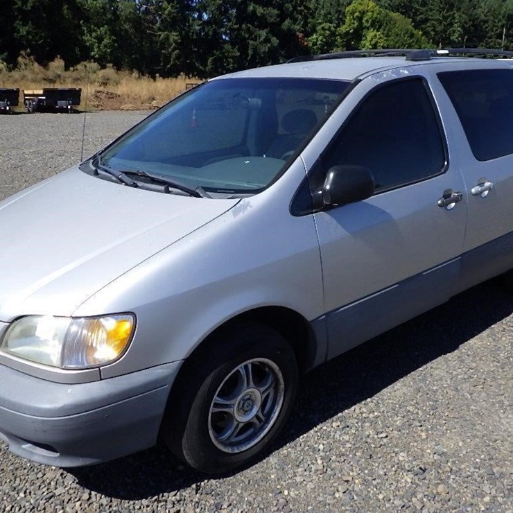 2002 TOYOTA SIENNA