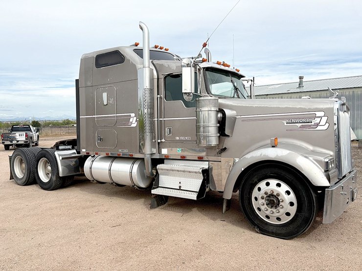 2000-kenworth-w900l-image-1