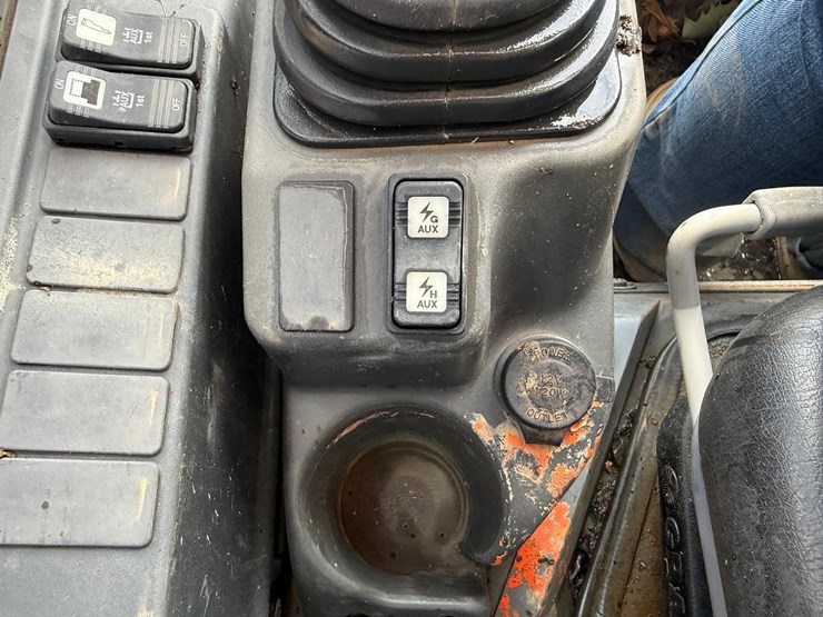 2020-takeuchi-tl8-image-27