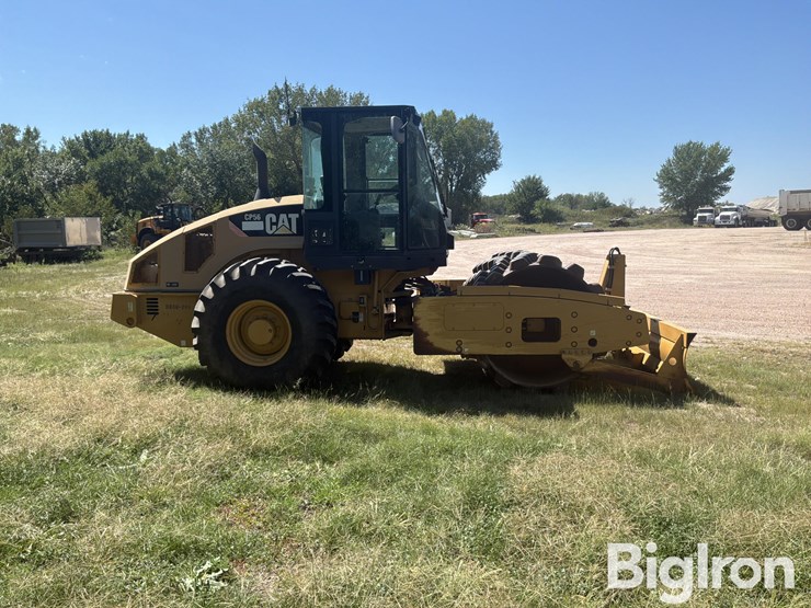 2009-caterpillar-cp56-image-4
