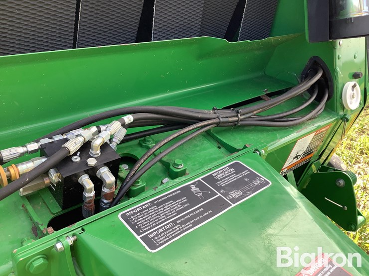 2022-john-deere-560m-image-10