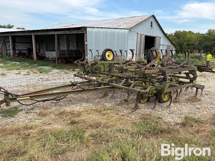 john-deere-1010-image-1