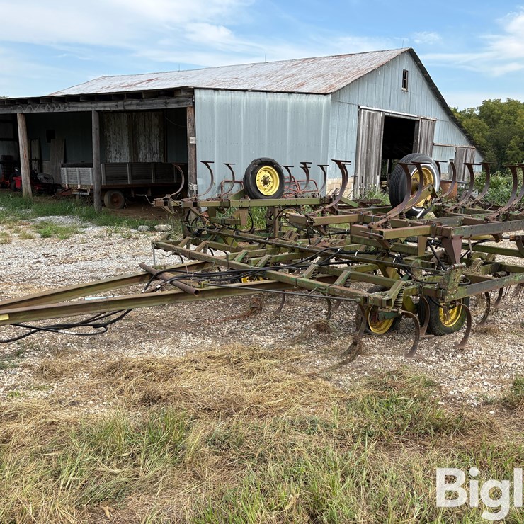JOHN DEERE 1010