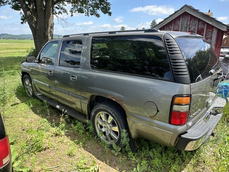 2005-gmc-denali-xl-image-2