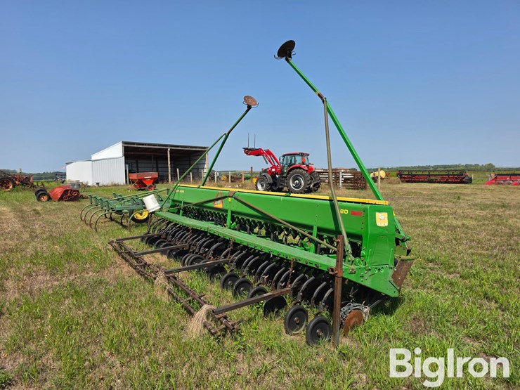 john-deere-520-image-5