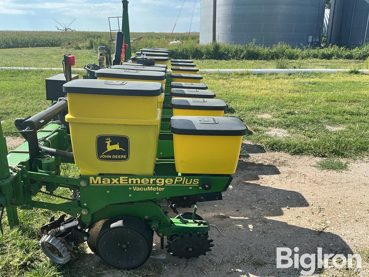 john-deere-1700-image-12