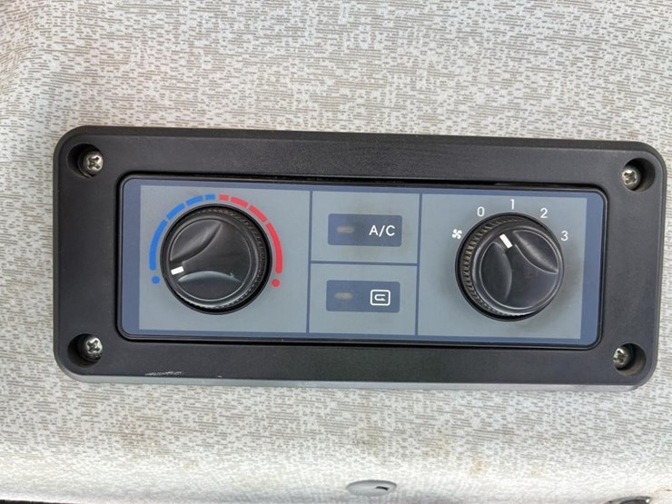 2022-xcmg-xc948u-image-29