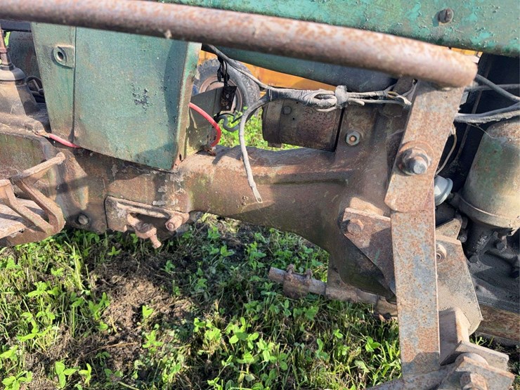 john-deere-330-image-10