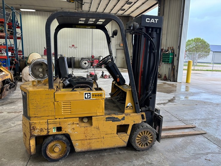 caterpillar-t50d-image-5