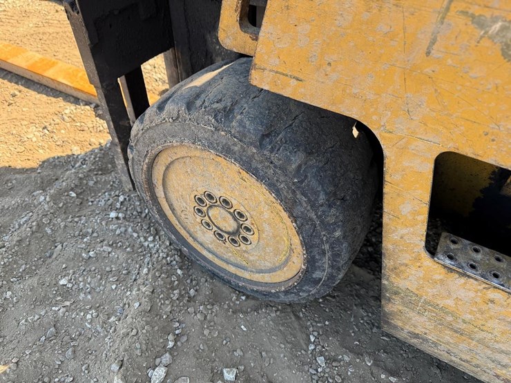 caterpillar-t50d-image-15