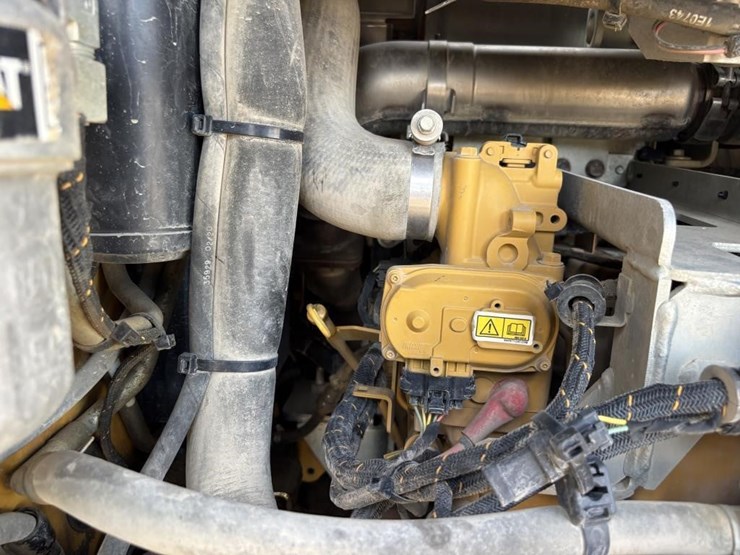 2021-caterpillar-299d3-image-43