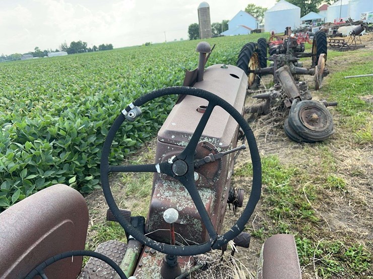 massey-harris-parts-tractor-image-10