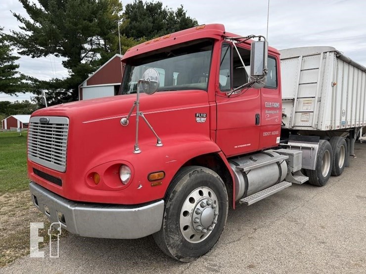 2000-freightliner-fl112-image-1