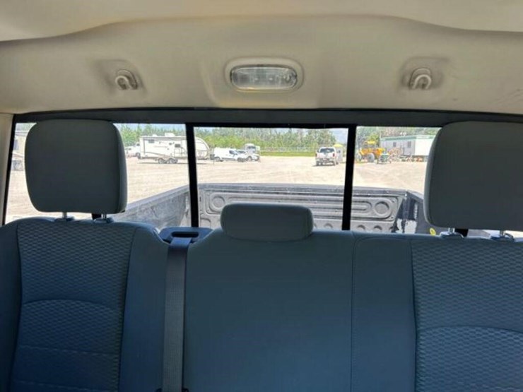 2019-ram-1500-slt-image-17