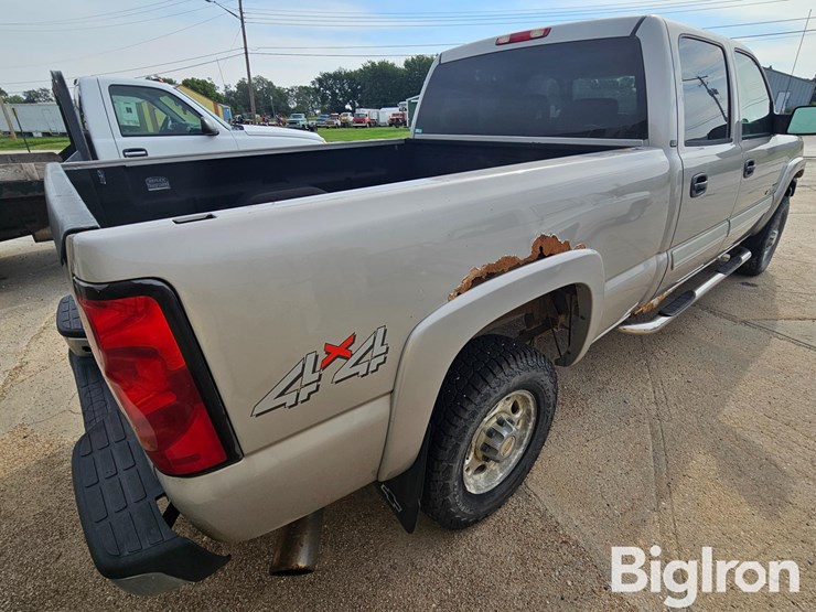 2004-chevrolet-silverado-2500-image-5
