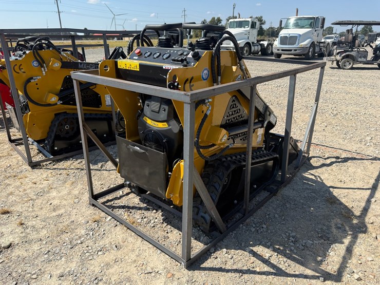 #83-•-unused-2026-agt-mx-crt23-stand-on-tracked-loader-mxcrt232026j00585-inv#4564-image-3