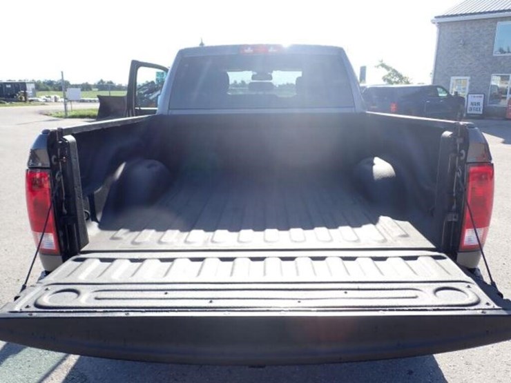 2019-dodge-1500-image-28