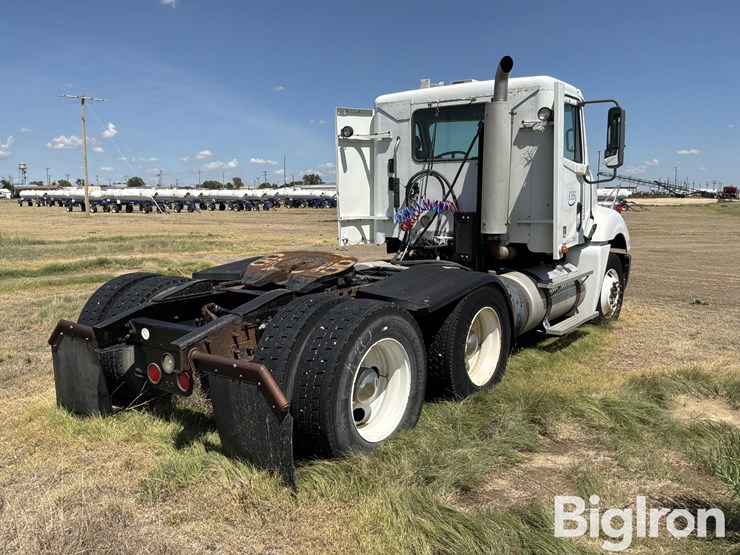 2007-freightliner-columbia-120-image-5