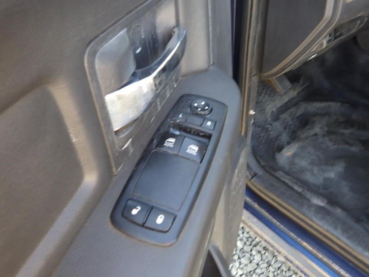 2012-dodge-2500-image-29